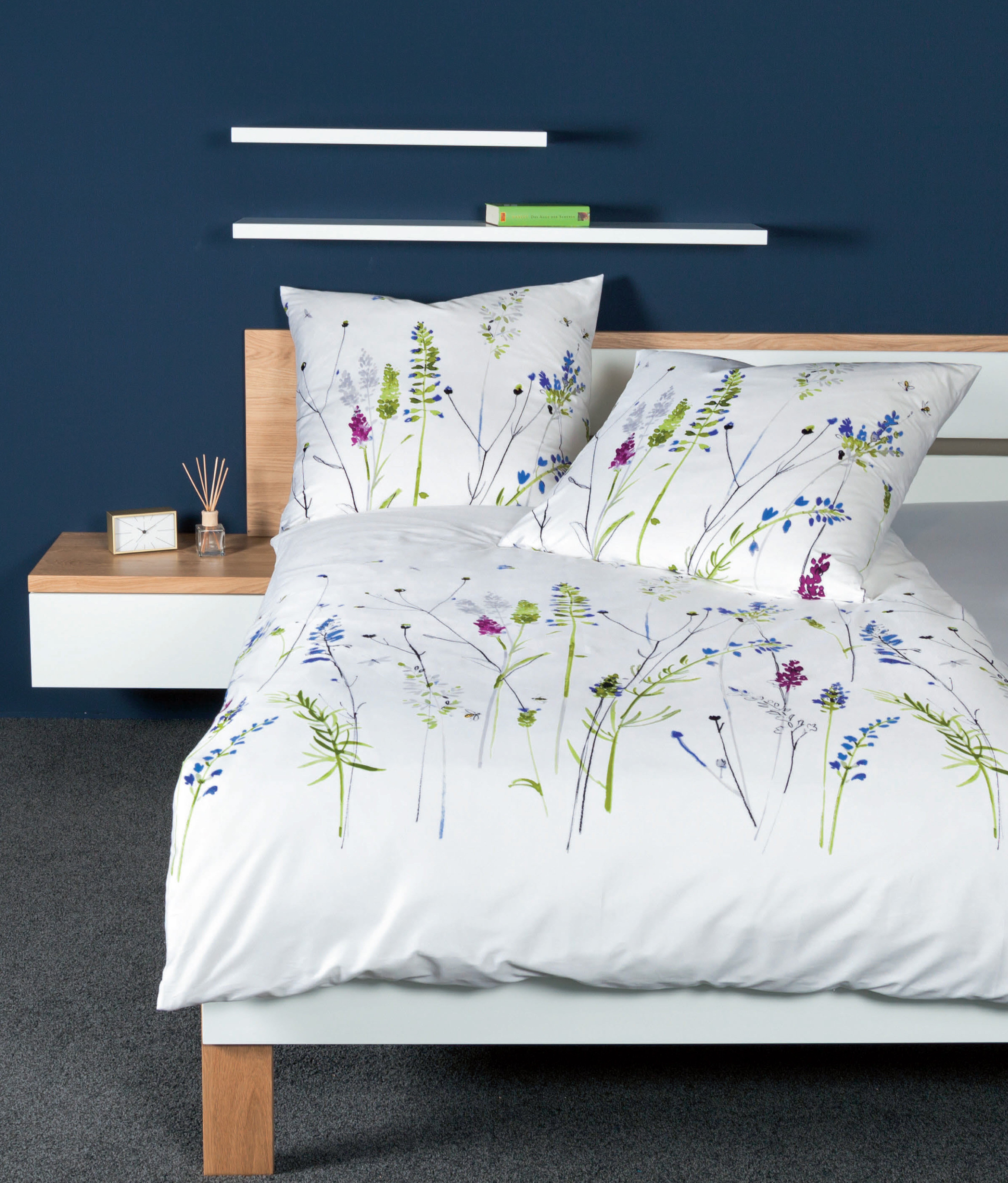 moments Mako-Satin Bettwäsche 240x220-2x80x80cm blau-beere moments Mako-Satin Bettwäsche 240x220-2x80x80cm blau-beere