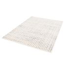 Moderner Teppich in Beige mit dezentem, geometrischem Muster auf weißem Hintergrund, rechteckig, Wohnzimmerteppich.