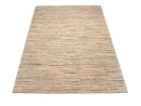 Moderner, rechteckiger Teppich in Beige-Braun mit dezentem Streifenmuster auf weißem Hintergrund.