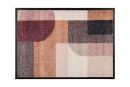 Moderner Teppich mit geometrischem Muster in Rosa, Orange, Beige und Schwarz auf weißem Hintergrund.