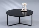 Runder, schwarzer Couchtisch mit Glasplatte, minimalistisches Design, Vase mit weißen Blumen als Dekoration.