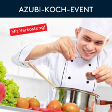 Junger Koch im Azubi-Koch-Event würzt Suppe, frisches Gemüse und Verkostung im modernen Küchenumfeld.