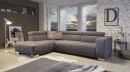 Graues Ecksofa mit verstellbaren Kopfstützen, moderner Polsterung und Metallfüßen für Wohnzimmer-Einrichtung.