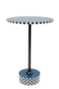 Runder Bistrotisch mit schwarz-weiß kariertem Rand und Sockel, modernes Design, Metallgestell.