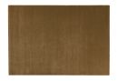 Brauner, quadratischer Teppich aus weichem Material, minimalistisches Design, moderner Wohnstil, Teppichboden.