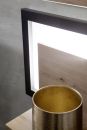 Modernes Schlafzimmer-Design mit Holz, LED-Beleuchtung und goldener Vase auf Nachttisch, stilvoll und minimalistisch.