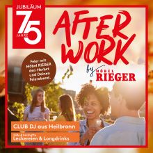 Junge Menschen feiern bei Sonnenuntergang mit Drinks, After Work Event Möbel Rieger, 75 Jahre Jubiläum.