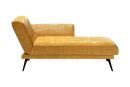 Gelbe Samt-Chaiselongue mit schwarzem Metallgestell, modernes Design, Sofa für Wohnzimmer, freigestellt.