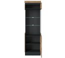 Moderner Hochschrank in Holzoptik mit schwarzen Türen, Glasböden und offenen Fächern für Wohnzimmer oder Flur.