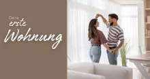 Junges Paar tanzt glücklich in heller, moderner Wohnung – Einzug, erste eigene Wohnung, neues Zuhause.