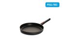 Schwarze, PFAS-freie Bratpfanne mit Antihaftbeschichtung und ergonomischem Griff auf weißem Hintergrund.