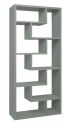 Modernes, graues Regal mit asymmetrischen Fächern, ideal als Bücherregal oder Raumteiler im Wohnzimmer.