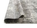 Moderner Teppich in Grau-Beige mit abstraktem Muster, Detailaufnahme der Kante, Wohnzimmerteppich Design.
