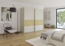 Modernes Schlafzimmer mit Schiebetürenschrank, Holzboden, Sessel, Stehlampe und großem Fenster mit Gartenblick.