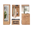 Garderoben-Set aus Massivholz mit Spiegel, Schuhbank, Hakenleiste, Kommode und Dekoration im Flur.