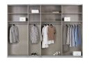 Offener Kleiderschrank mit Hemden, Blusen, Kleidern, Schuhen, Boxen und gefalteten Handtüchern, modern sortiert.