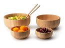 Runde Holzschüssel aus hellem Naturholz, ideal als Salatschüssel oder für Dekoration, auf weißem Hintergrund.