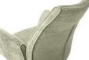 Detailaufnahme eines modernen, hellgrünen Polsterstuhls mit Stoffbezug und ergonomischer Rückenlehne auf Weiß.