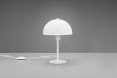 Weiße Designer-Tischlampe mit halbrundem Schirm auf grauem Tisch vor grauem Hintergrund, modernes Lampendesign.