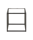 Moderner, quadratischer Beistelltisch aus schwarzem Metall mit offenem, minimalistischem Design auf weißem Hintergrund.