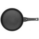 Schwarze Antihaft-Pfanne mit Griff, ideal zum Braten und Kochen in der modernen Küche.