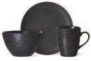 Schwarzes, strukturiertes Geschirr-Set aus Keramik mit Teller, Schale und Tasse auf weißem Hintergrund.