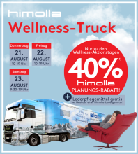 Werbebanner für den himolla Wellness-Truck mit rotem Rabattkreis „40 % himolla PLANUNGS-RABATT!“, Termin: 21.–23. August, inkl. Lederpflegemittel-Aktion.