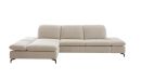 Modernes, beiges Ecksofa mit Stoffbezug und schwarzen Metallfüßen, ideal für Wohnzimmer und zeitgemäße Einrichtung.