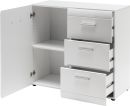 Weißer Kommodenschrank mit drei offenen Schubladen und einer geöffneten Tür, modernes Design, Stauraum Möbel.
