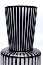 Schwarz-weiße Vase mit vertikalen Streifen, modernes Design, dekoratives Wohnaccessoire, Glasvase.
