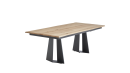 Moderner Esstisch aus Holz mit massiver Eichenplatte und schwarzen Metallbeinen, minimalistisches Design.