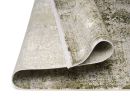 Moderner Teppich in Grün und Beige, detailreich gemustert, teilweise umgeschlagen, hochwertige Wohntextilien.