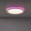 Moderne LED-Deckenleuchte mit rundem Design, weißem Licht und farbigen RGB-Ringen an grauer Zimmerdecke.