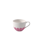 Weiu00dfe Kaffeetasse mit rosa Blumenmuster, modernes Design, isoliert auf weiu00dfem Hintergrund.