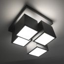 Moderne LED-Deckenleuchte mit vier quadratischen, schwarzen Lampenschirmen an weißer Zimmerdecke.