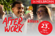 Junge Menschen lachen und trinken Cocktails bei der After Work Veranstaltung am 23. Oktober in Heilbronn.