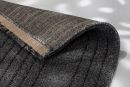 Webteppich SW Pure Design D.242 Anthrazit 200 x 290 cm Nahaufnahme eines modernen, grauen Teppichs mit strukturierter Oberfläche und sichtbarer Rückseite auf hellem Boden.