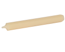 Beige Stabkerze aus Wachs, liegend auf weißem Hintergrund, Dekoration, Kerzenlicht, Wohnaccessoire.