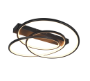 Moderne LED-Deckenleuchte mit zwei runden, ineinander verschlungenen Lichtkreisen in Schwarz und Warmweiß.