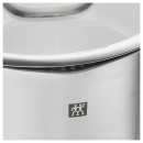 Edelstahl-Topf von Zwilling mit glänzender Oberfläche und sichtbarem Zwilling-Logo, Küchenzubehör