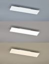 Moderne LED-Deckenleuchte rechteckig, dimmbar, in drei Lichtfarben an grauer, beiger und blauer Decke.