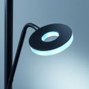 Moderne LED-Schreibtischlampe mit rundem, schwarzem Lampenkopf und flexiblem Arm vor blauem Hintergrund.