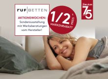 Frau liegt entspannt auf Bett, ruf Betten Aktionswochen, 50% Markenrabatt, Jubiläum 75 Jahre, Werksberatung.