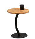 Runder Beistelltisch aus Holz mit schwarzem Metallgestell und Glas auf der Tischplatte, modernes Design.