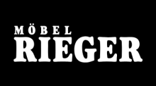 Weisses Logo mit dem Schriftzug „MÖBEL RIEGER“ in Grossbuchstaben auf schwarzem Hintergrund, serifenbetonte Schrift.