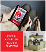 Collage aus vier Bildern mit Werbebotschaft für Möbel Rieger: Links ein Paar mit Laptop auf dem Sofa, in der Mitte eine Frau mit Tablet, auf dem ein digitaler Möbel-Rieger-Prospekt mit „1/2 Preis“ angezeigt wird