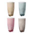 Vier geriffelte Trinkglu00e4ser in Beige, Blau, Rosa und Grau, modern, transparent, auf weiu00dfem Hintergrund.