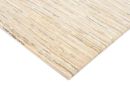 Moderner Teppich in Beige mit dezenten Streifen, flach gewebt, ideal für Wohnzimmer oder Schlafzimmer.